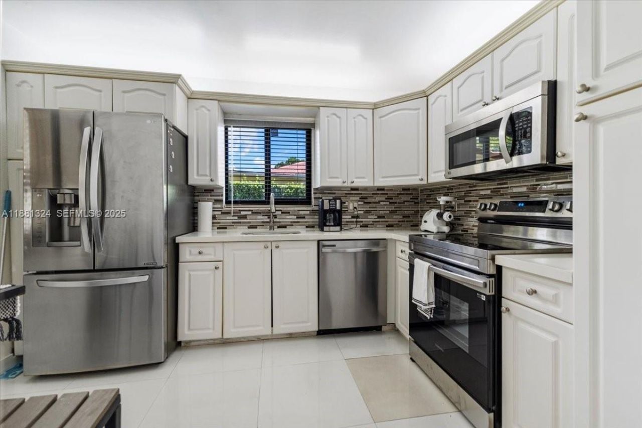 16273 Laurel Dr, Unit 7, Weston, FL 33326 Photo