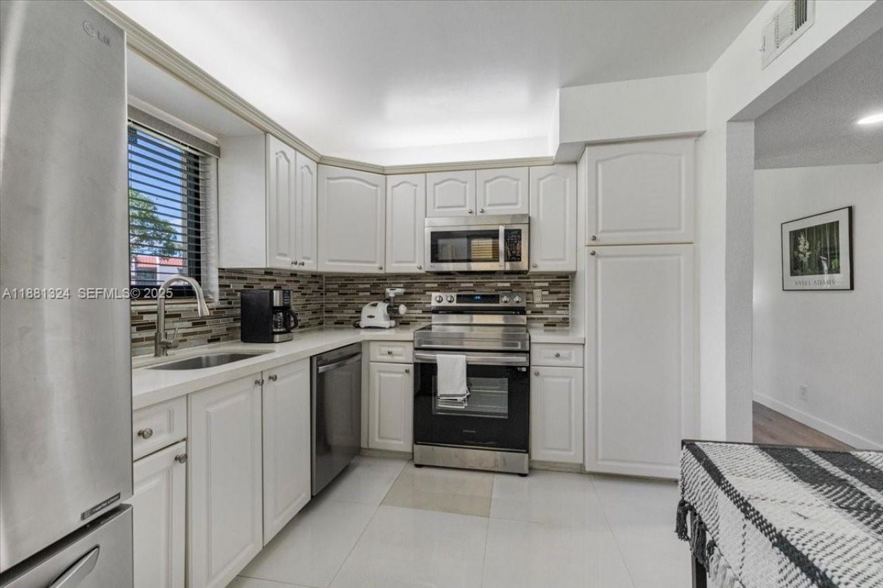 16273 Laurel Dr, Unit 7, Weston, FL 33326 Photo