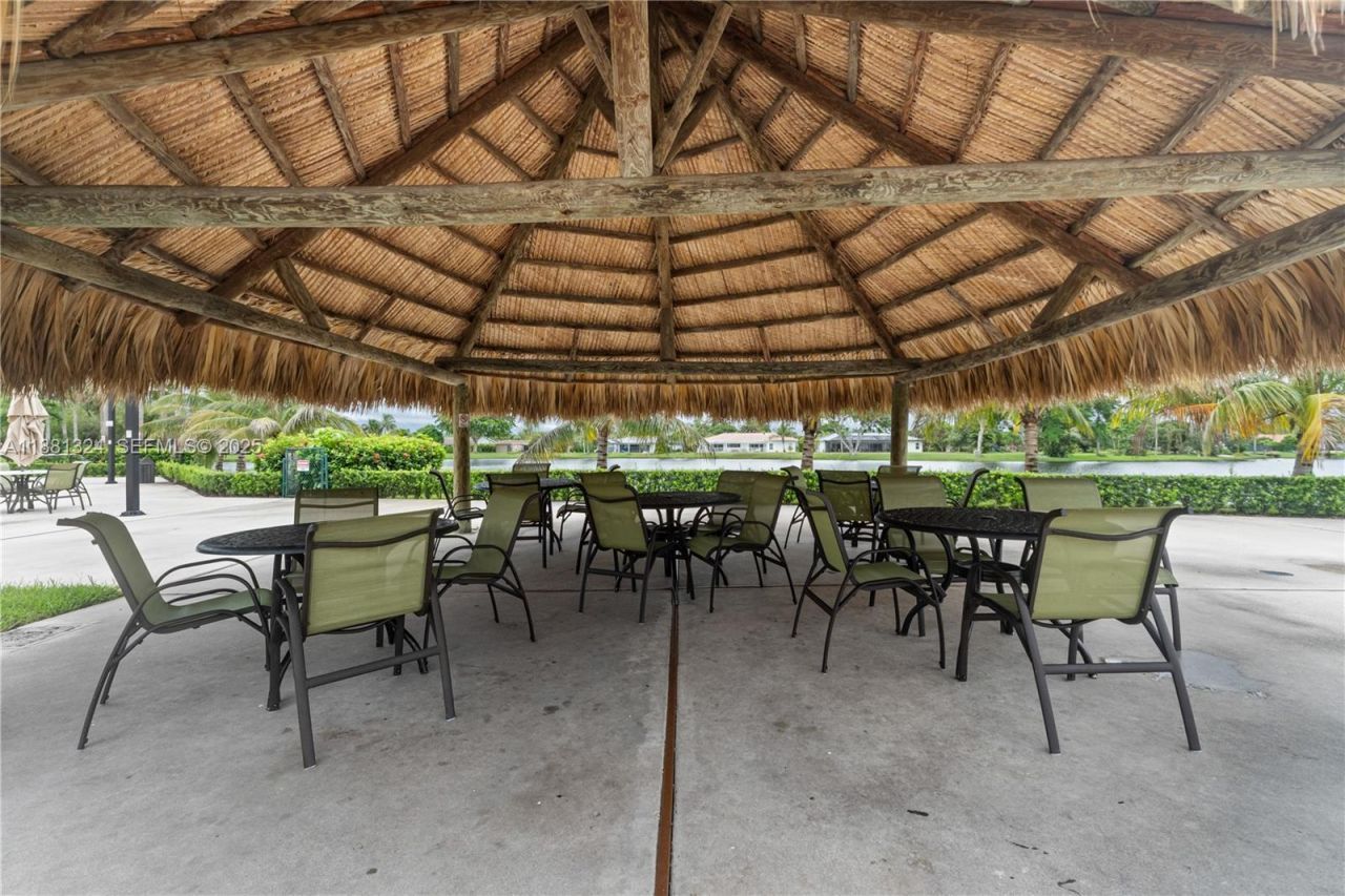 16273 Laurel Dr, Unit 7, Weston, FL 33326 Photo