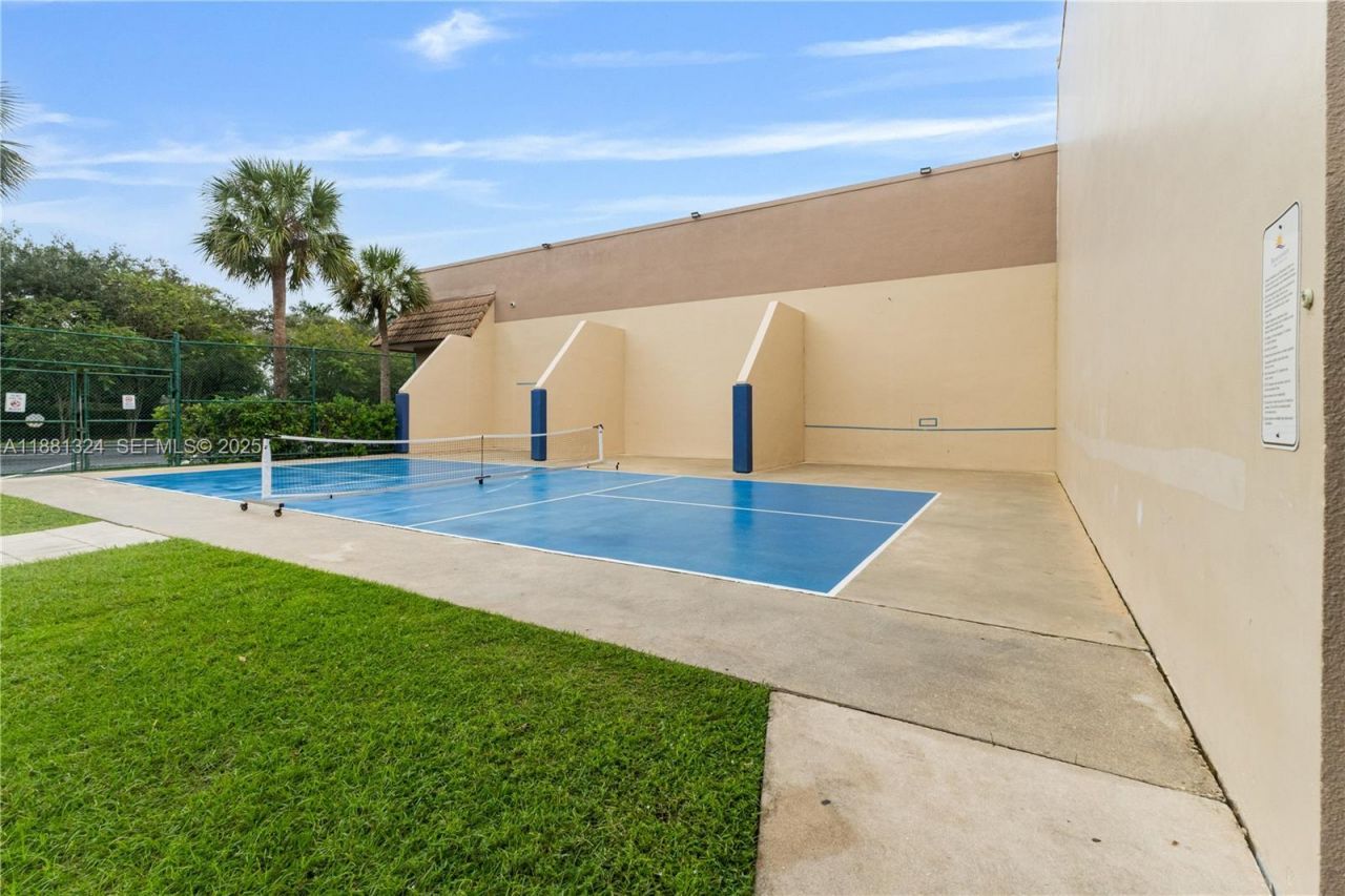 16273 Laurel Dr, Unit 7, Weston, FL 33326 Photo