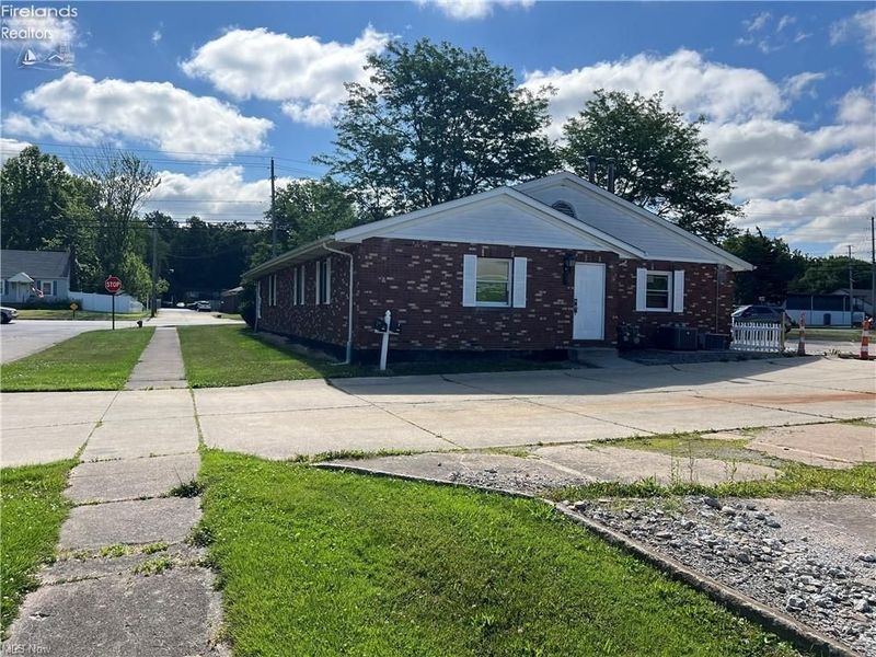 4940 Oberlin Avenue, Lorain, OH 44053 Photo 1