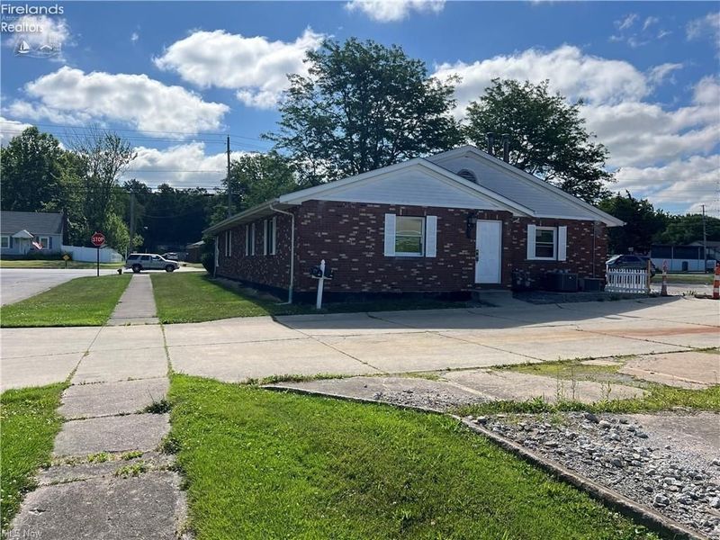 4940 Oberlin Avenue, Lorain, OH 44053 Photo 2