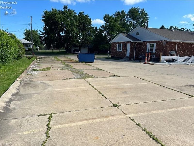 4940 Oberlin Avenue, Lorain, OH 44053 Photo 5