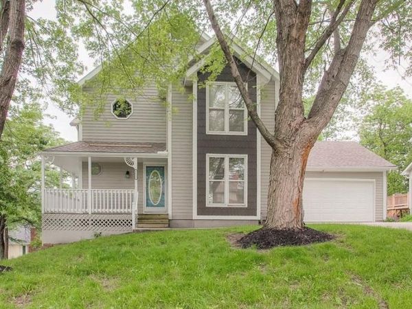 5835 N College Street, Gladstone, MO 64119