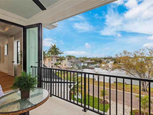 220 90TH AVENUE NE, ST PETERSBURG, FL 33702