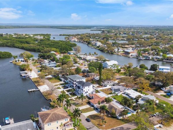 220 90TH AVENUE NE, ST PETERSBURG, FL 33702