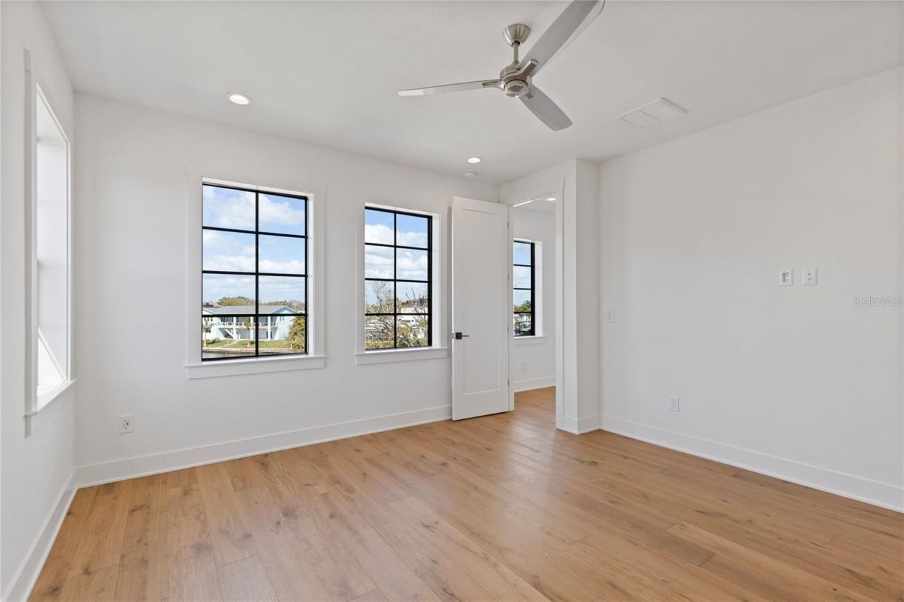 220 90th Avenue Ne, Saint Petersburg, FL 33702 Photo