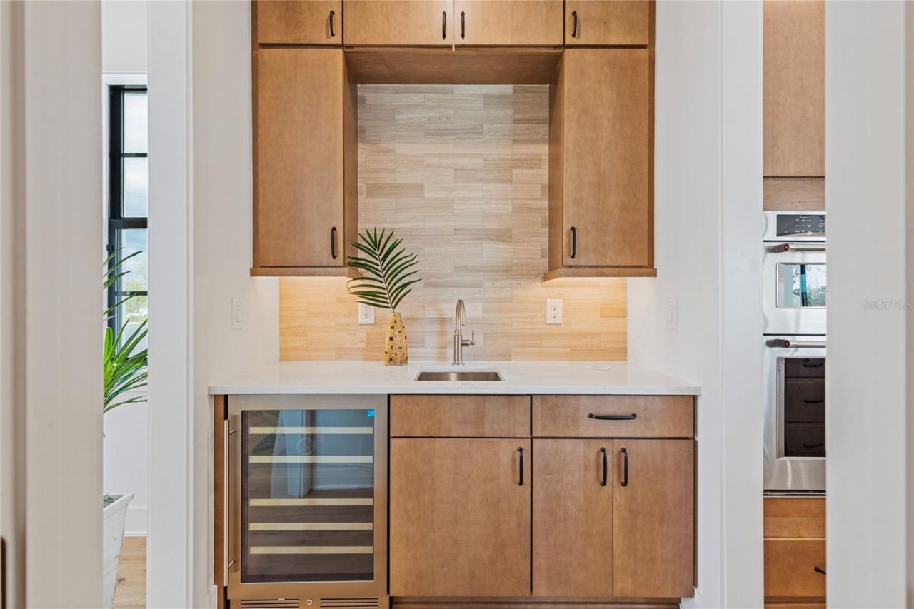 220 90th Avenue Ne, Saint Petersburg, FL 33702 Photo