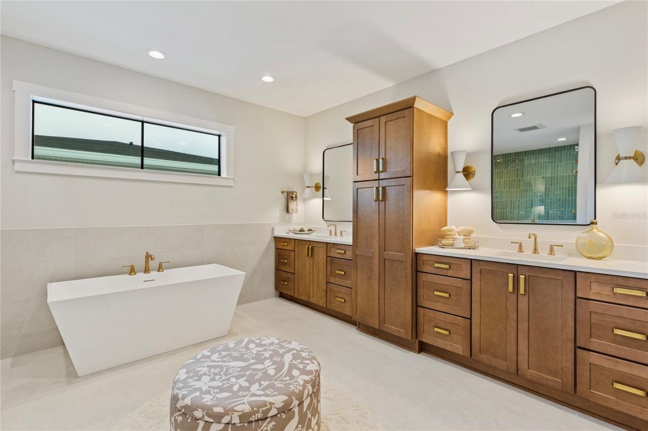 220 90th Avenue Ne, Saint Petersburg, FL 33702 Photo