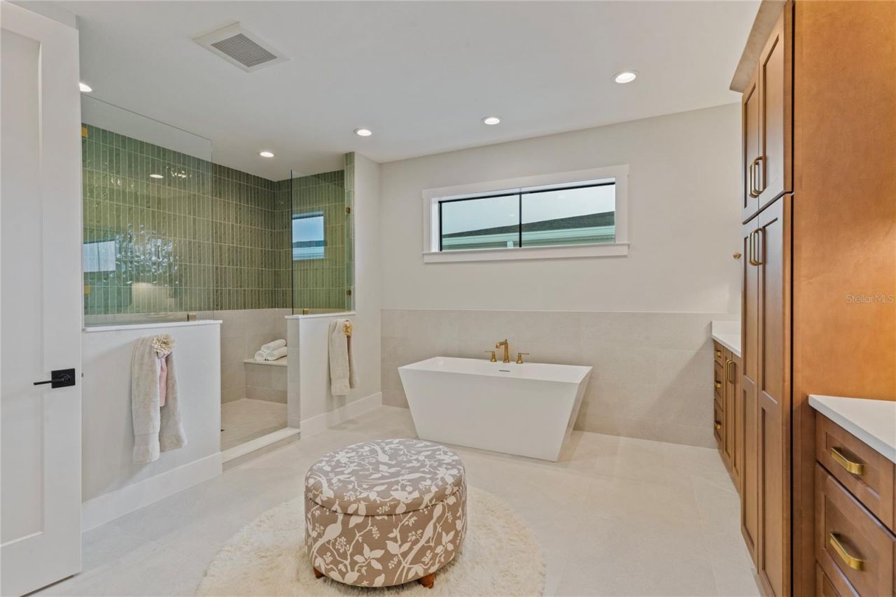 220 90th Avenue Ne, Saint Petersburg, FL 33702 Photo