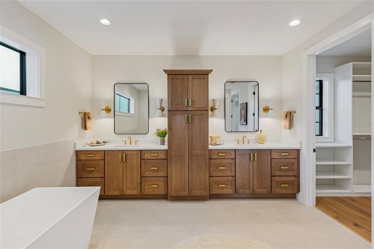 220 90th Avenue Ne, Saint Petersburg, FL 33702 Photo