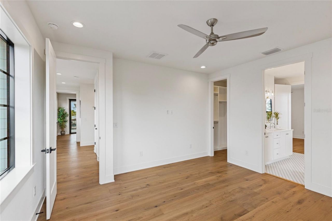 220 90th Avenue Ne, Saint Petersburg, FL 33702 Photo