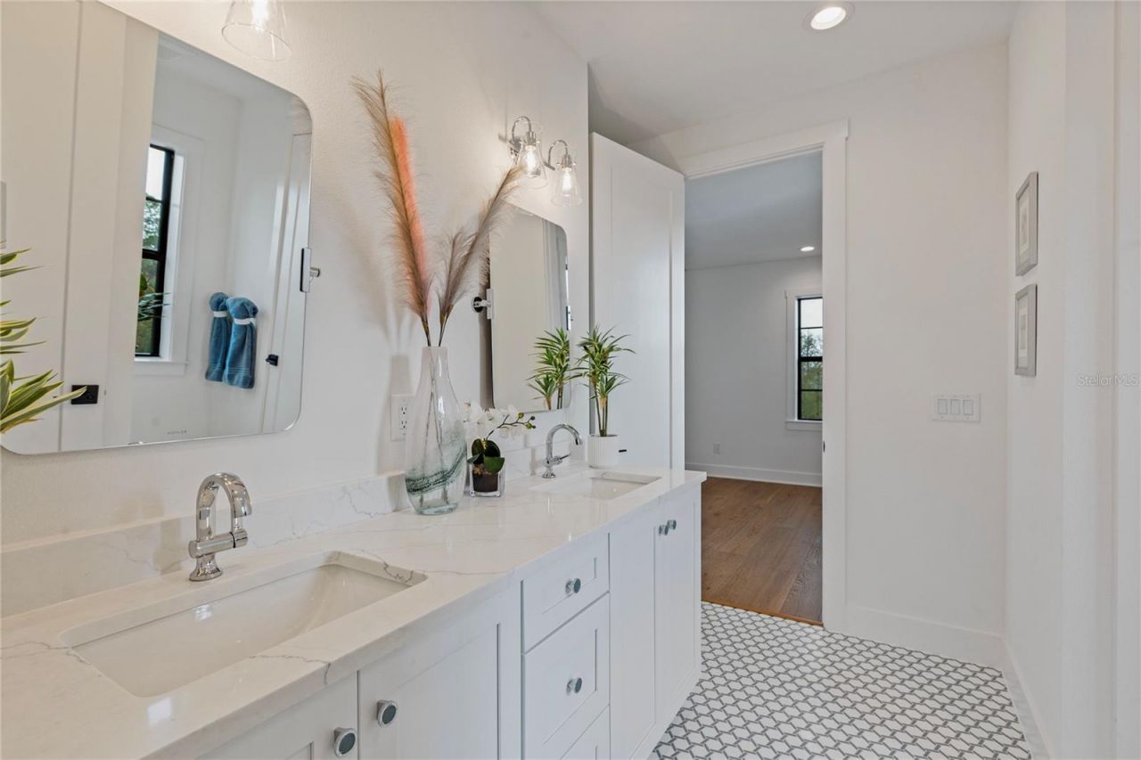 220 90th Avenue Ne, Saint Petersburg, FL 33702 Photo