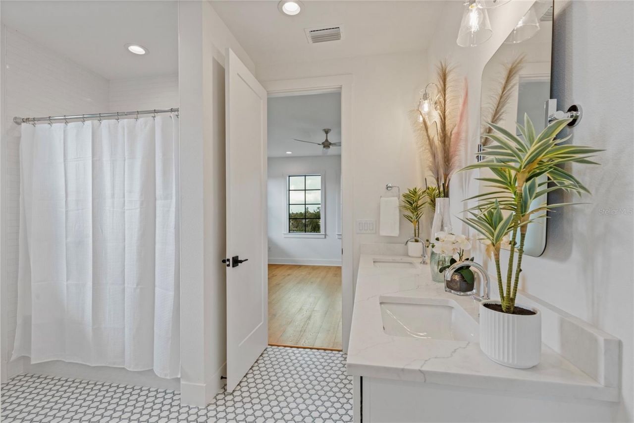 220 90th Avenue Ne, Saint Petersburg, FL 33702 Photo