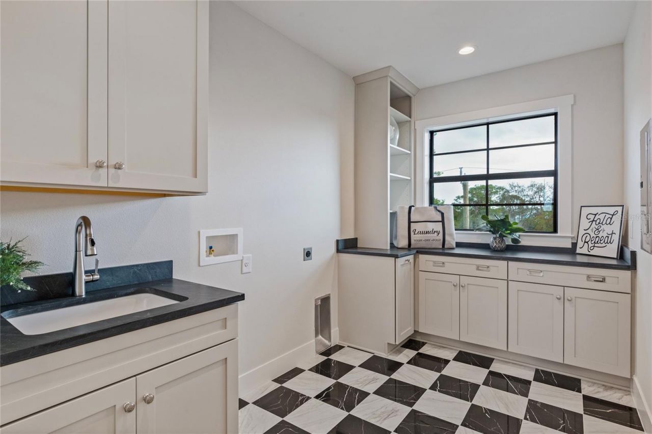 220 90th Avenue Ne, Saint Petersburg, FL 33702 Photo