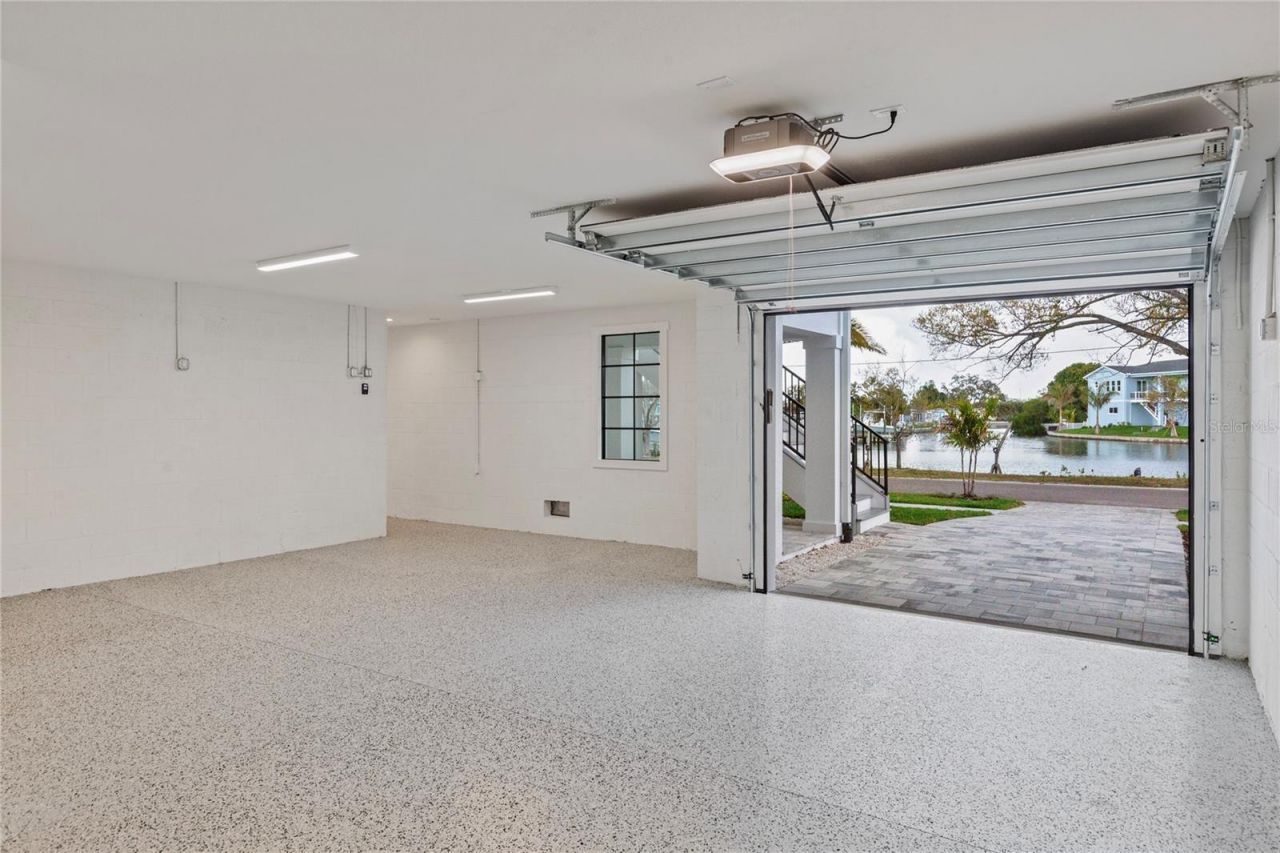 220 90th Avenue Ne, Saint Petersburg, FL 33702 Photo