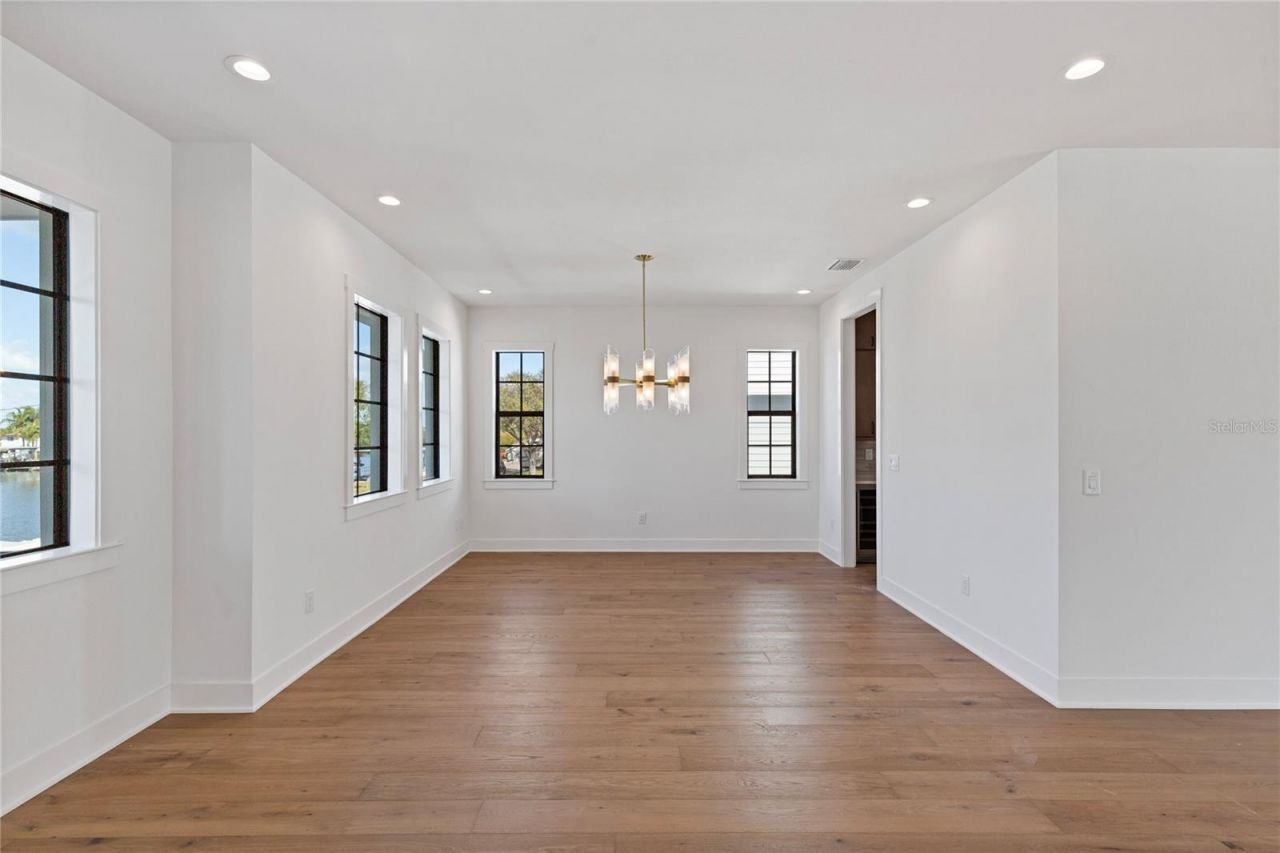 220 90th Avenue Ne, Saint Petersburg, FL 33702 Photo