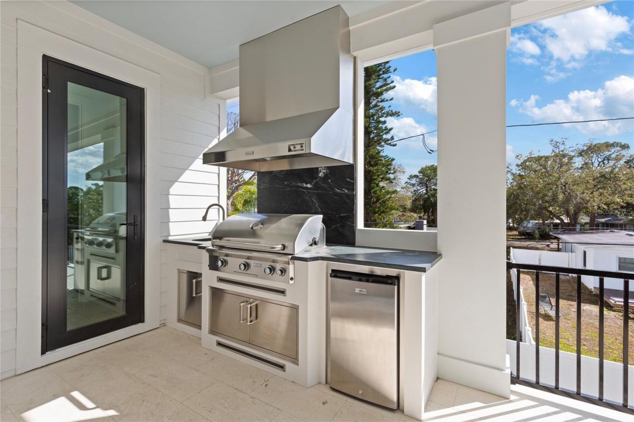 220 90th Avenue Ne, Saint Petersburg, FL 33702 Photo