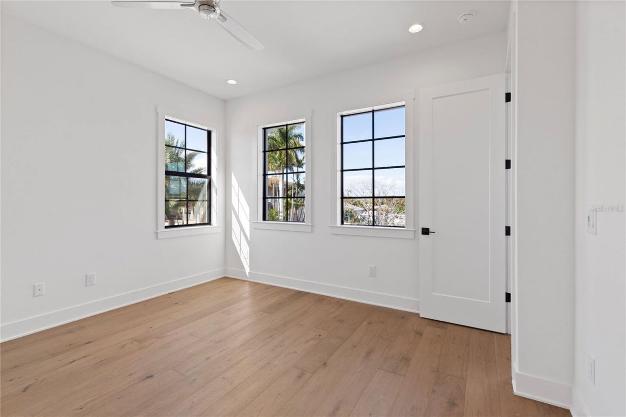 220 90th Avenue Ne, Saint Petersburg, FL 33702 Photo