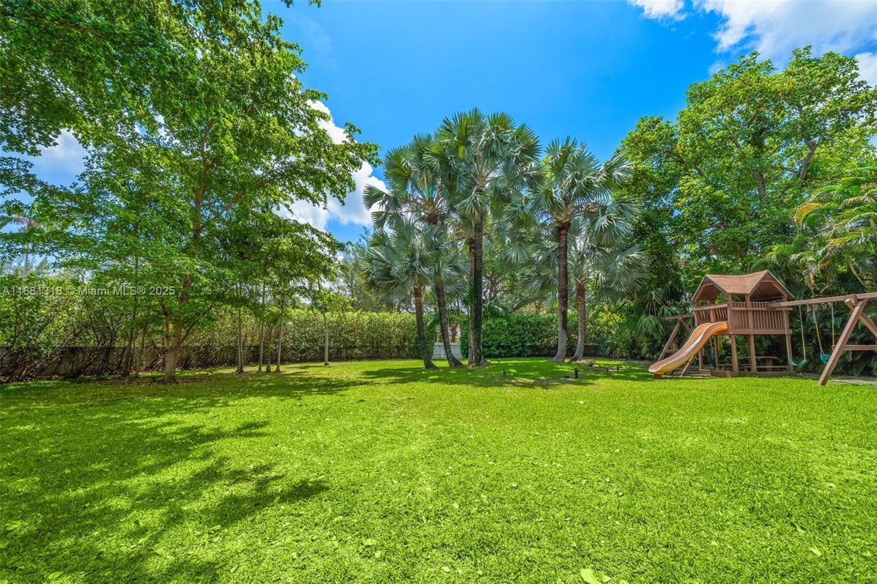 3501 Pine Tree Drive, Miami Beach, FL 33140 Photo