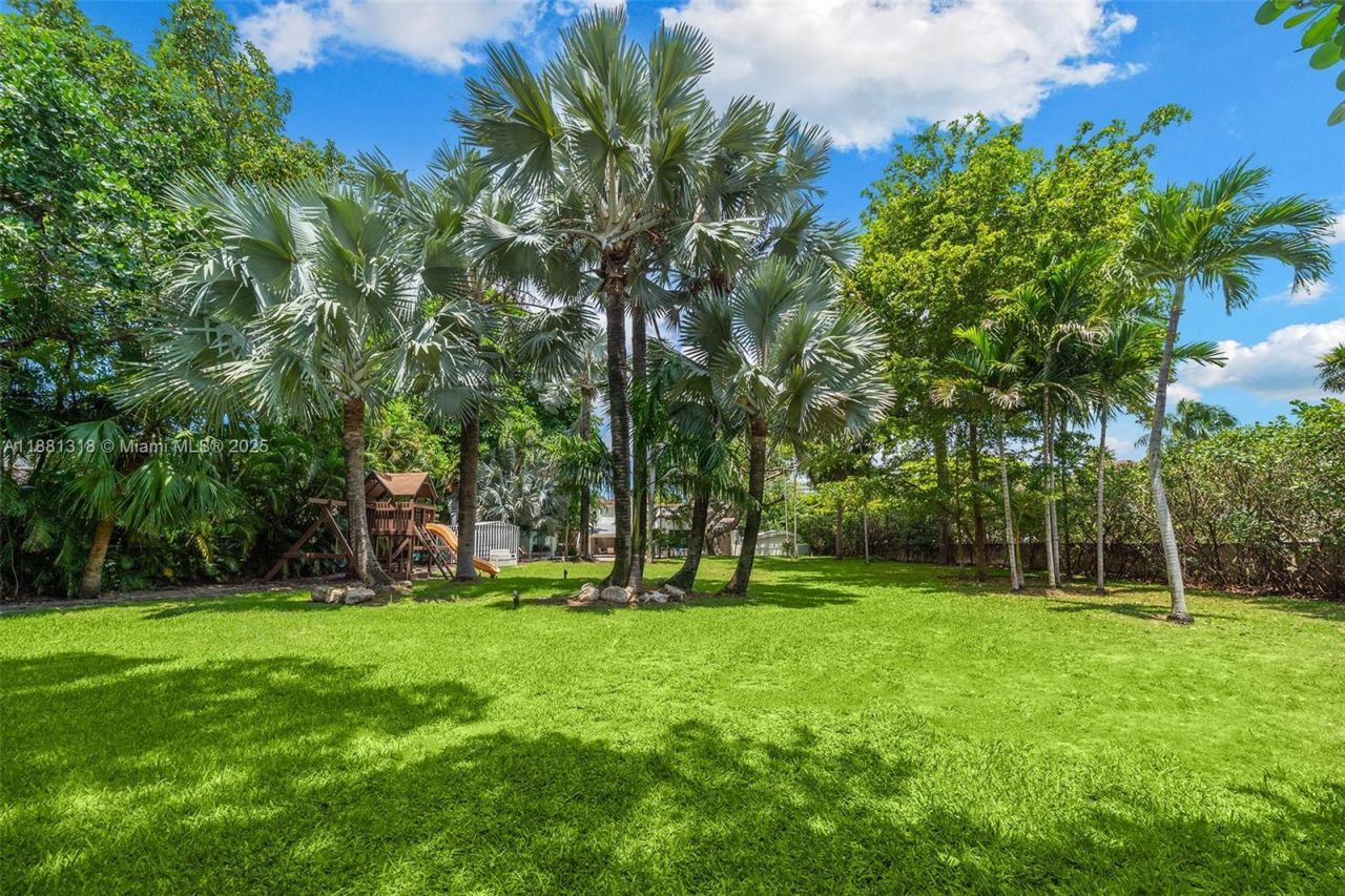 3501 Pine Tree Drive, Miami Beach, FL 33140 Photo