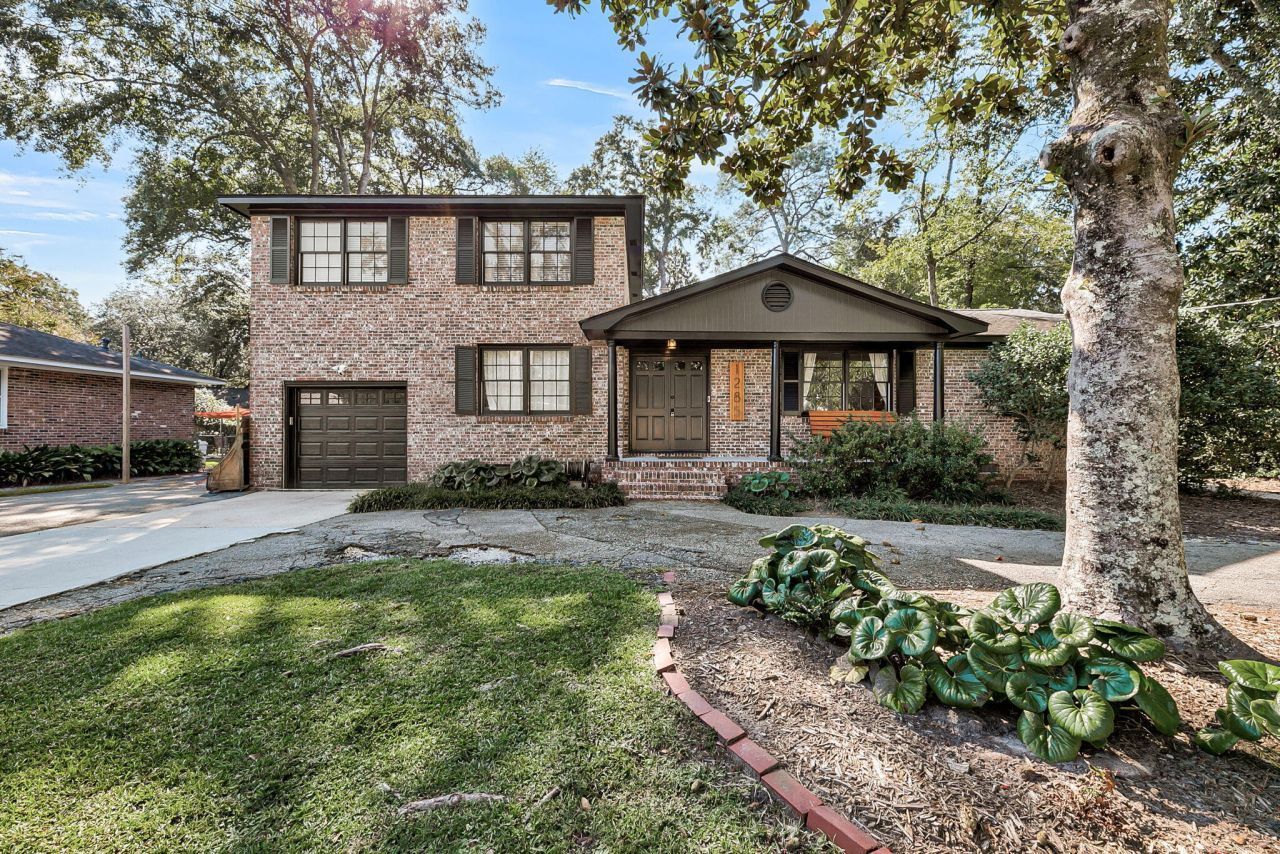 1285 Camerton Street Photo 1