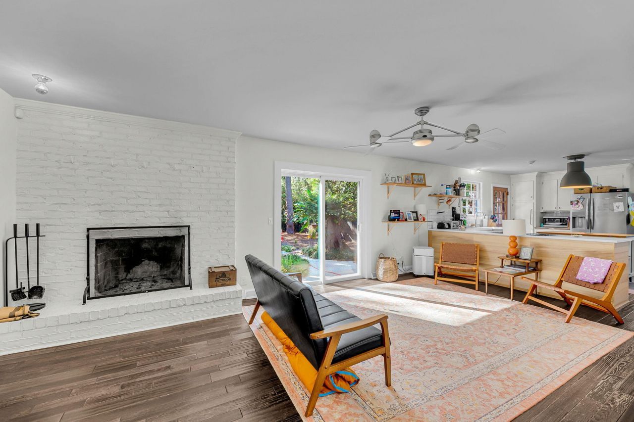 1285 Camerton Street Photo 10