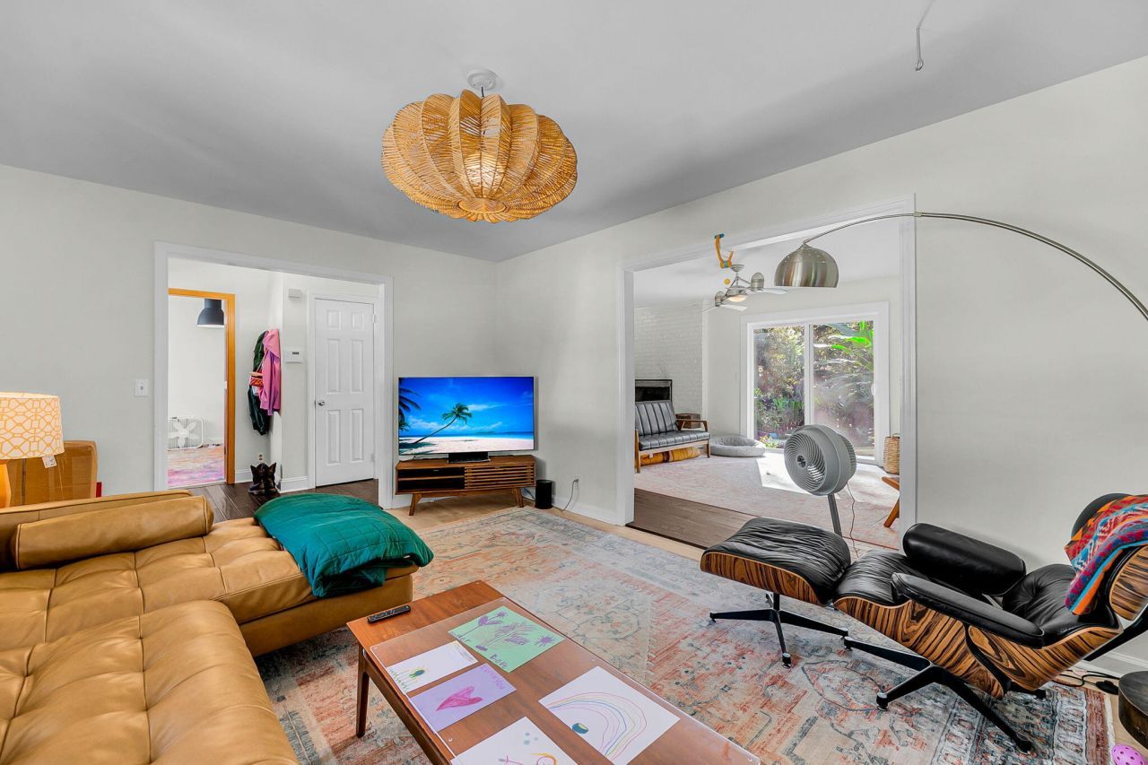 1285 Camerton Street Photo 12