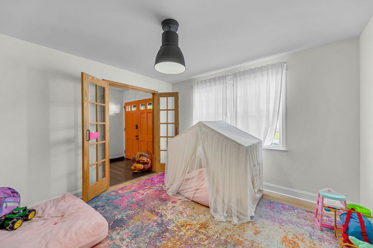 1285 Camerton Street Photo 14