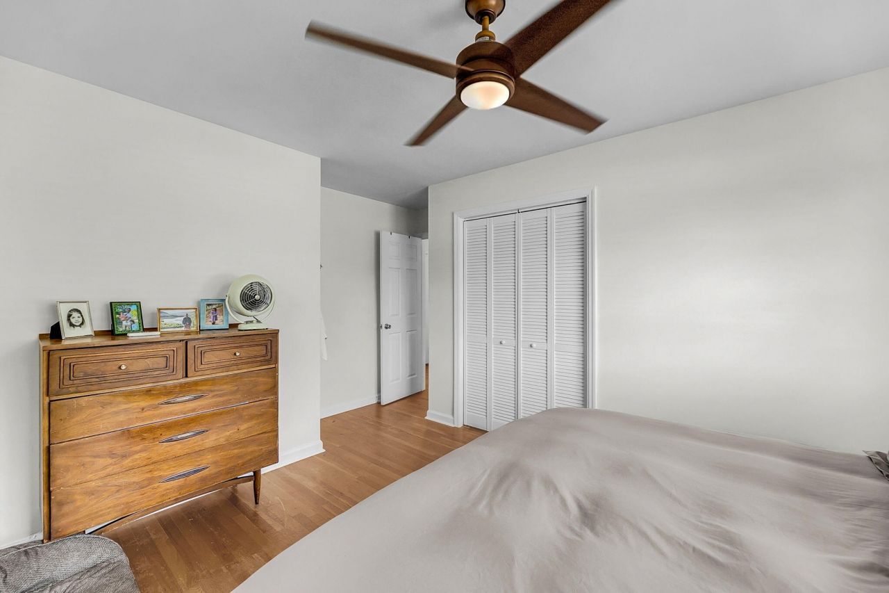 1285 Camerton Street Photo 17