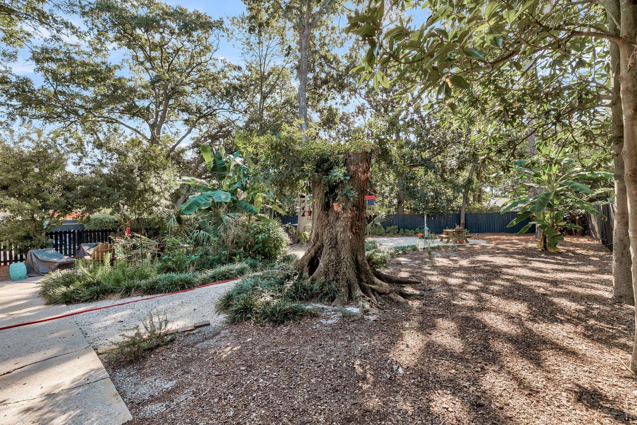 1285 Camerton Street Photo 26