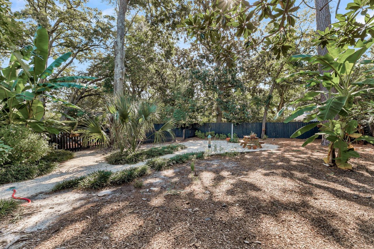 1285 Camerton Street Photo 27