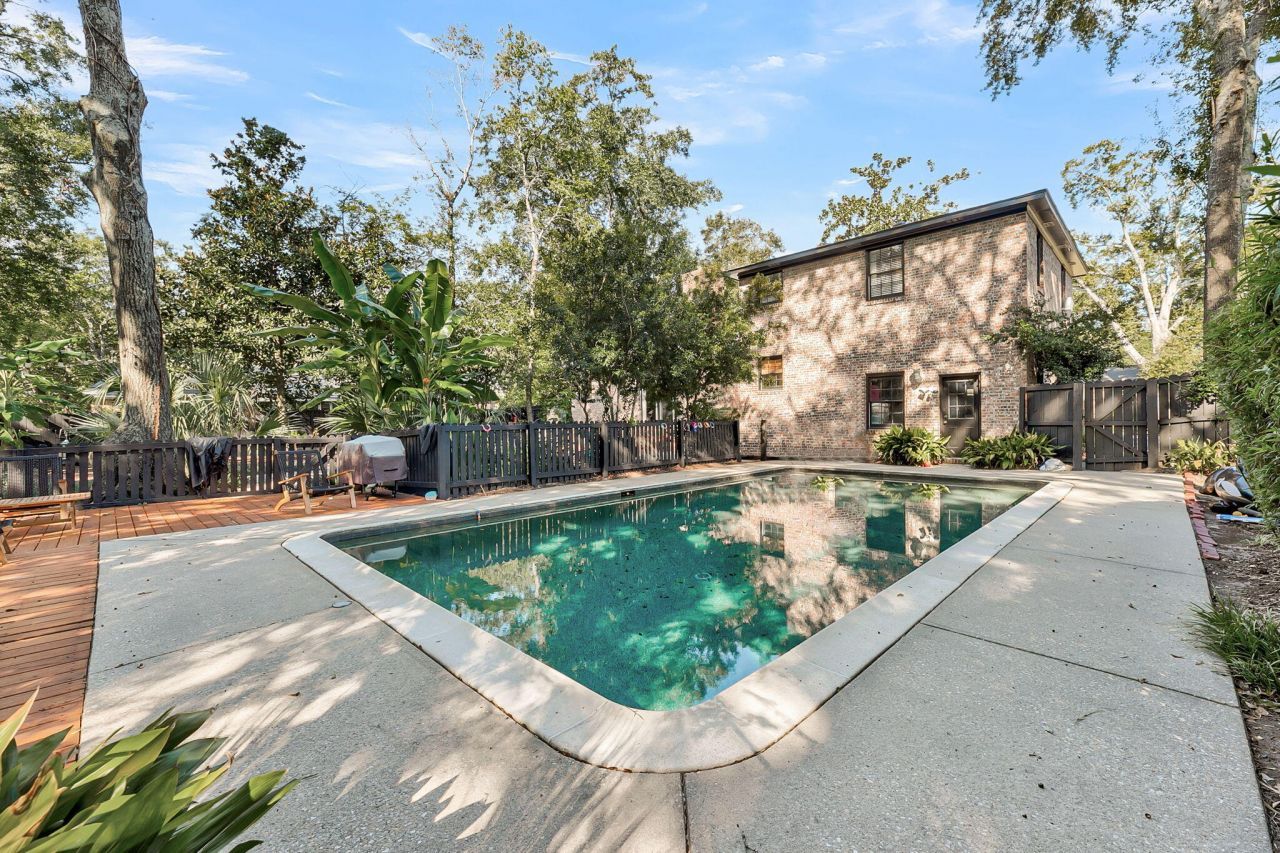 1285 Camerton Street Photo 29