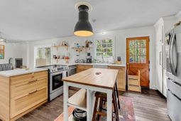 1285 Camerton Street photo 4