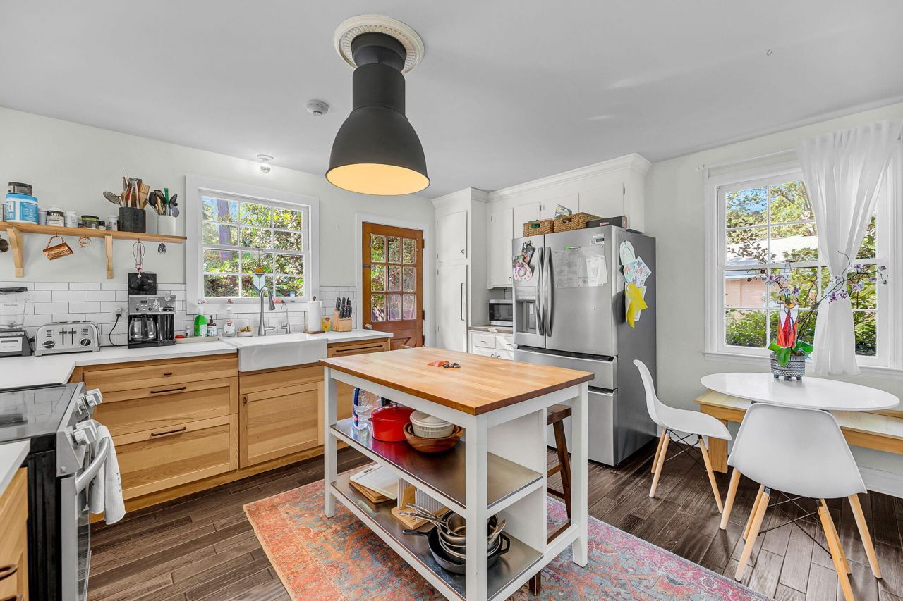 1285 Camerton Street Photo 7