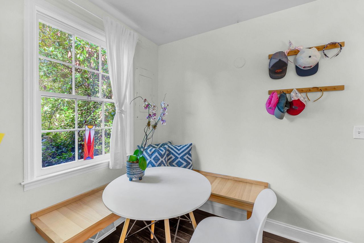 1285 Camerton Street Photo 8