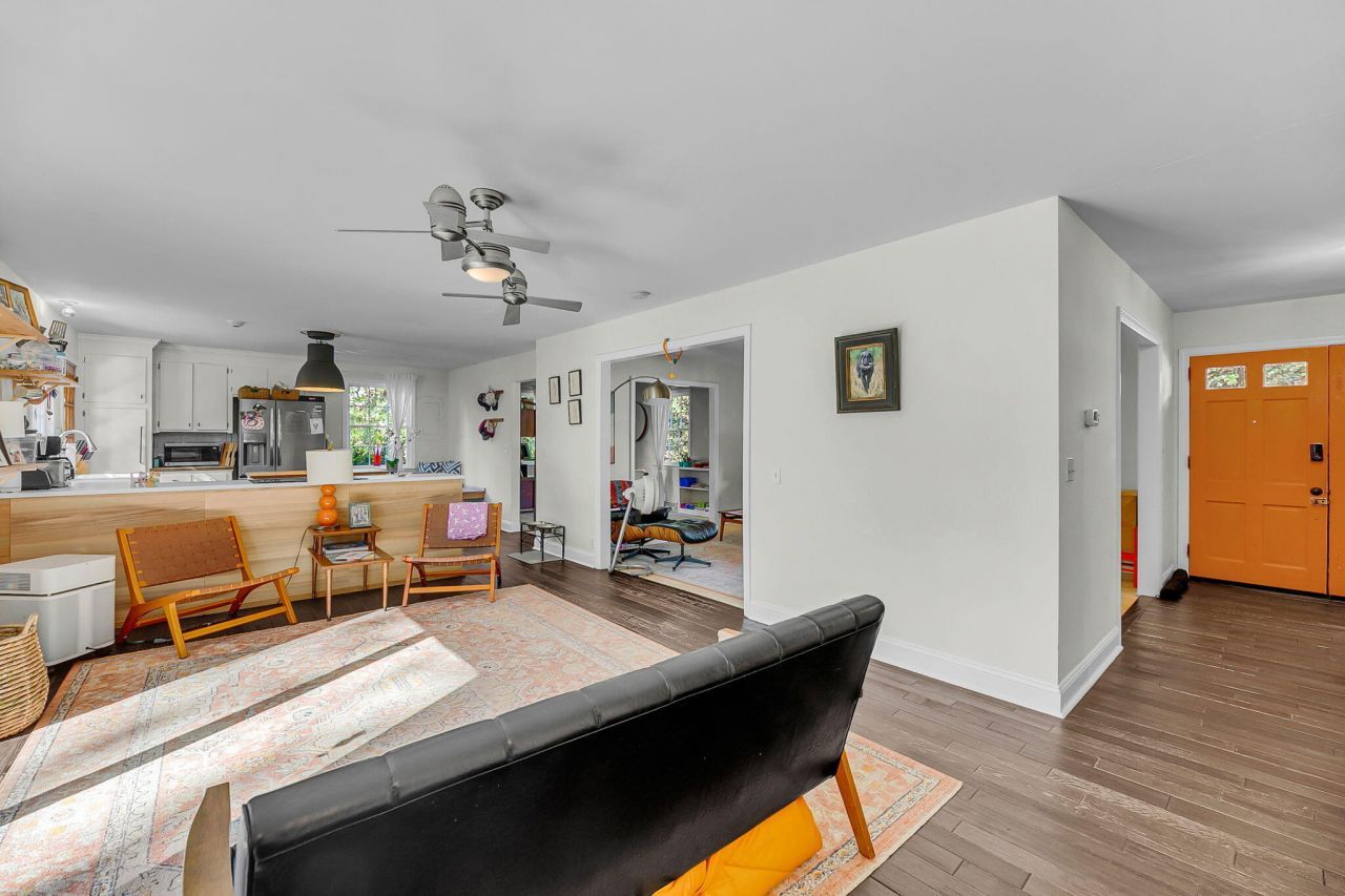 1285 Camerton Street Photo 9