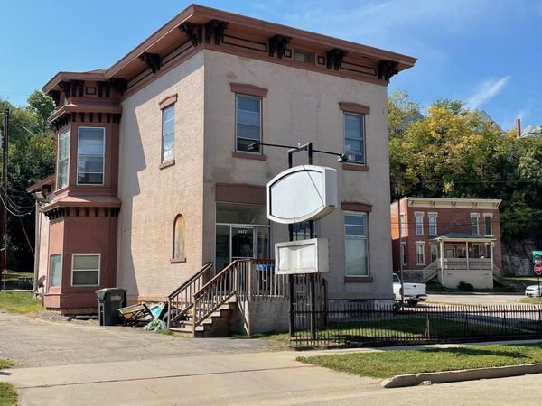 1477 Locust Street, Dubuque, IA 52001