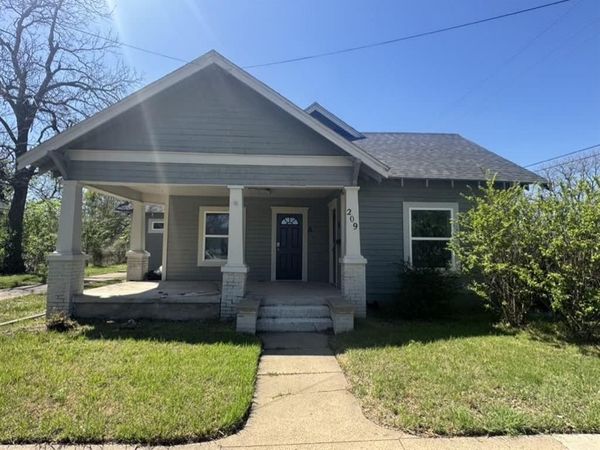 209 N Abbott Street, Unit B, Hillsboro, TX 76645
