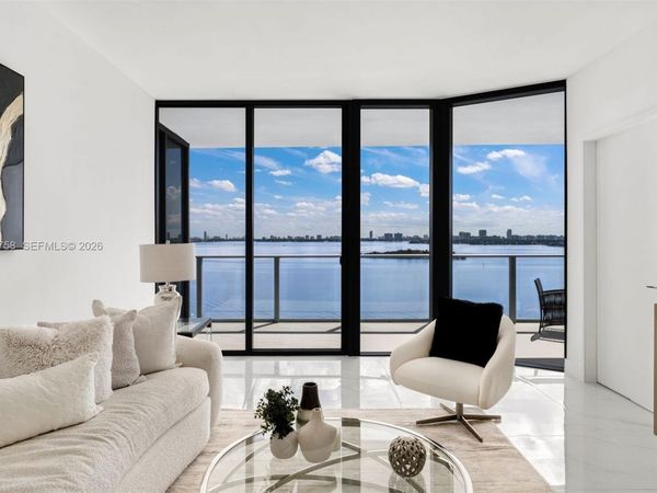 700 NE 24th St, Unit 1005, Miami, FL 33137