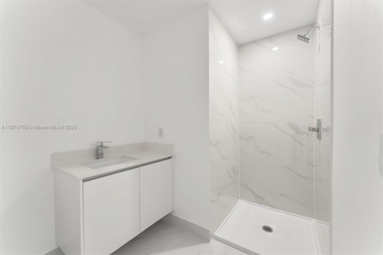 700 NE 24th St, Unit 1005, Miami, FL 33137 Photo