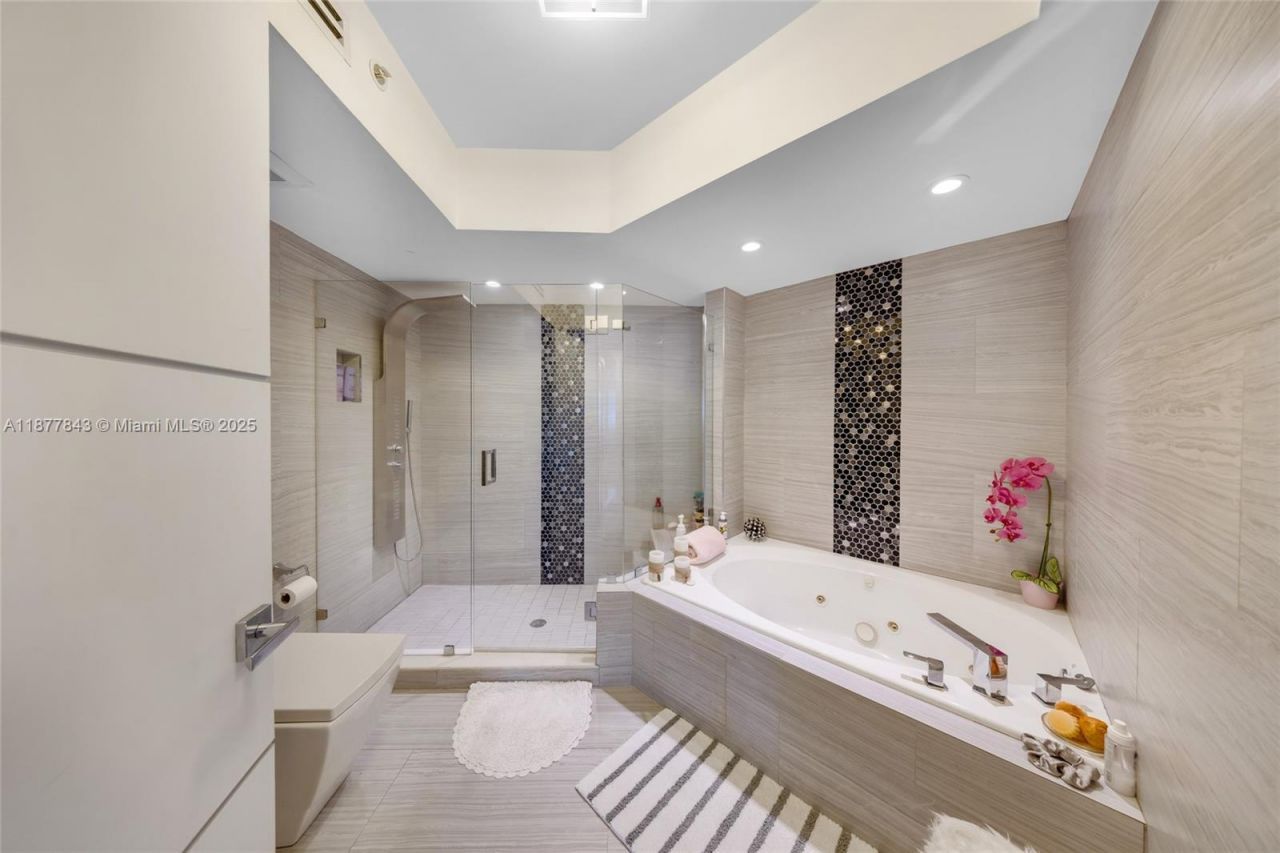 6301 Collins Ave, Unit 2107, Miami Beach, FL 33141 Photo