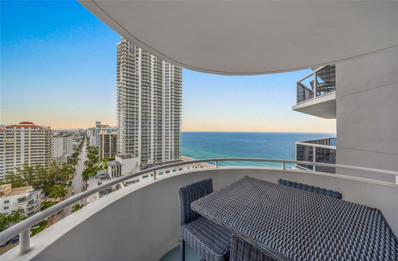 6301 Collins Ave, Unit 2107, Miami Beach, FL 33141 Photo