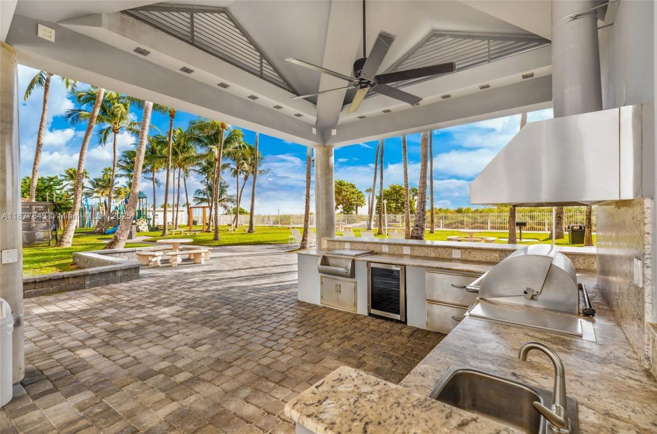 6301 Collins Ave, Unit 2107, Miami Beach, FL 33141 Photo