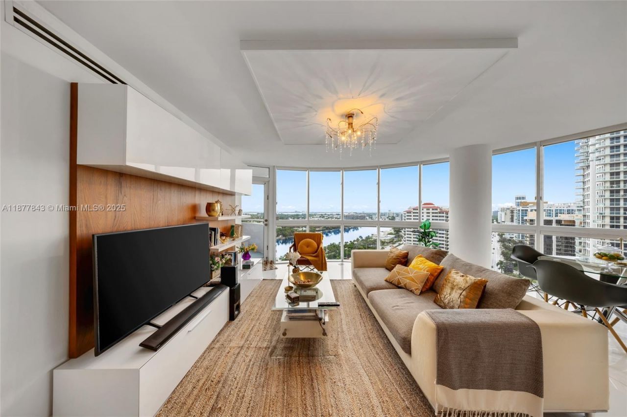 6301 Collins Ave, Unit 2107, Miami Beach, FL 33141 Photo