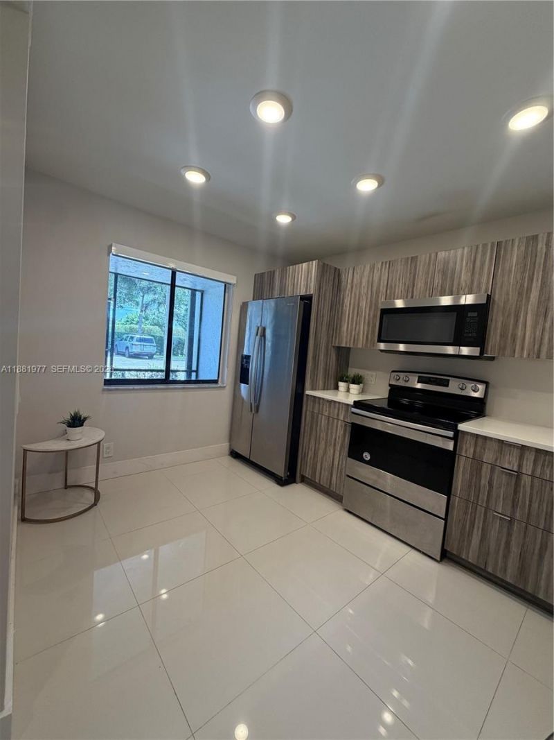 16531 Blatt Blvd, Unit 103, Weston, FL 33326 Photo