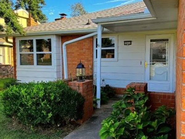 1012 W Linden Street, Rogers, AR 72756