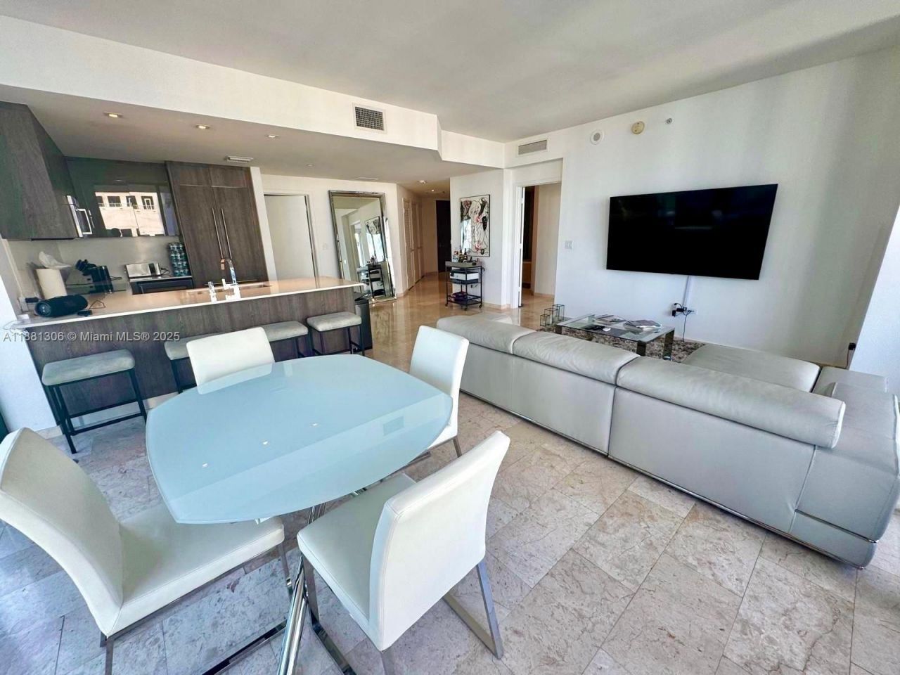 68 SE 6th St, Unit 2801, Miami, FL 33131 Photo