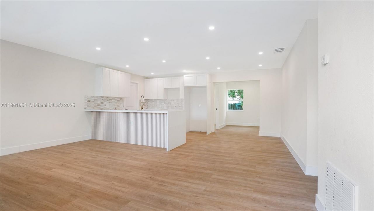 9161 NW 26th St, Sunrise, FL 33322 Photo