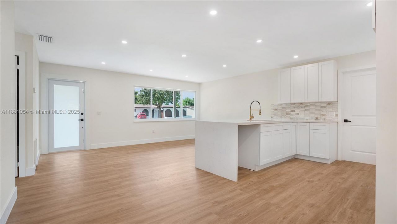 9161 NW 26th St, Sunrise, FL 33322 Photo